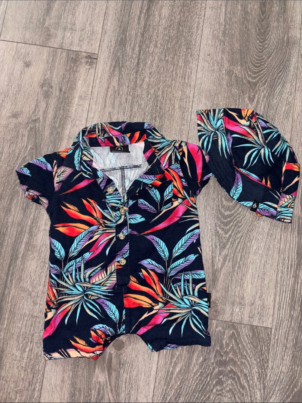 Volcom Tropical Print Baby Romper with Matching Hat 3-6 months